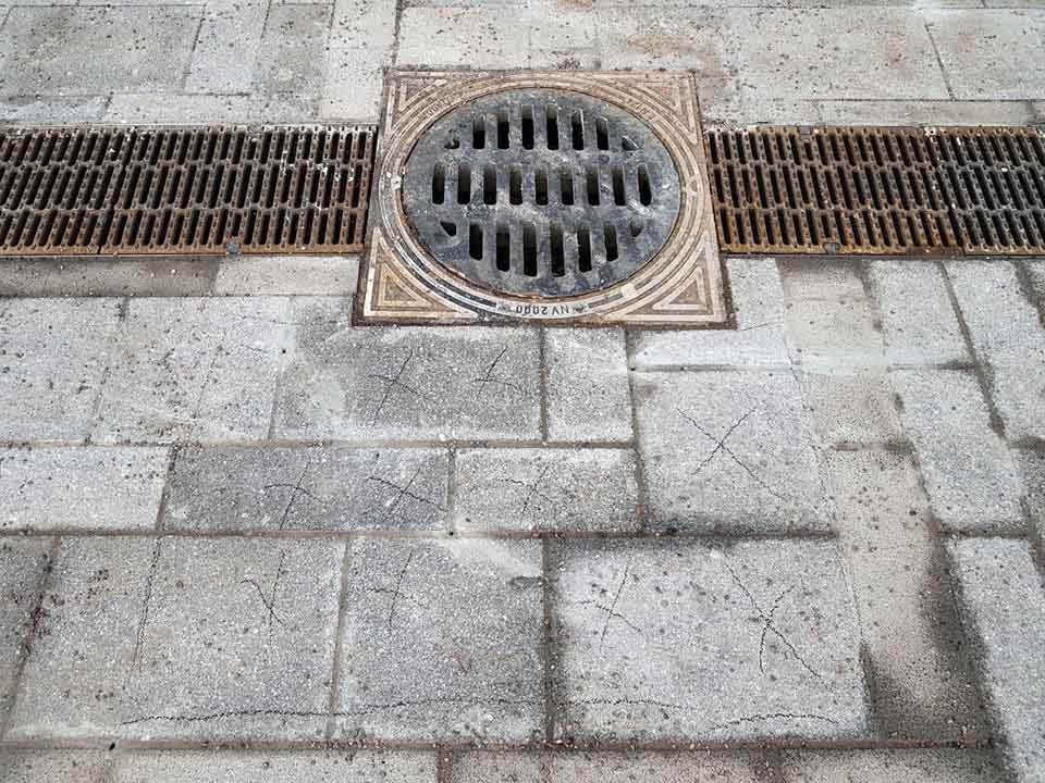 vuotoalue-merkitty_merkkikaasu-tulee-graniittikivien-saumoista_122934s_polygon.jpg